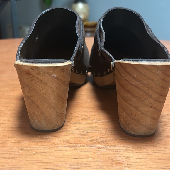 Lisa B Clogs - Picture 4 of 6